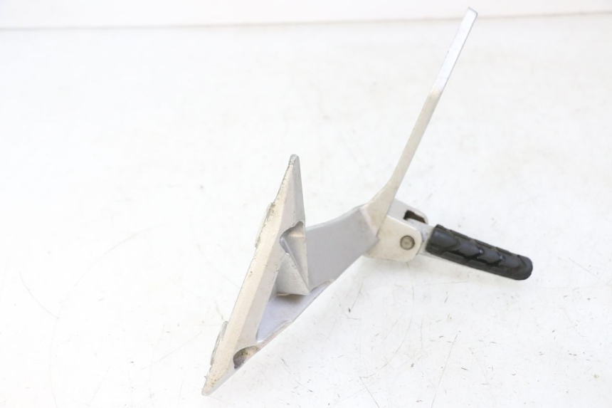 photo de REAR LEFT FOOTREST MOUNT STAHO FH 50 (2018 - 2019) - Zoom on usage condition