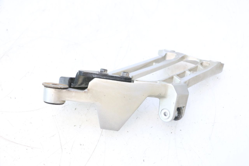 photo de REAR LEFT FOOTREST MOUNT YAMAHA FJR 1300 (2001 - 2005) - Zoom on usage condition