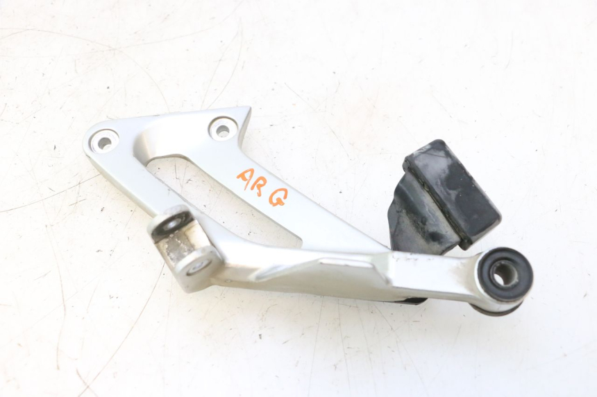 photo de REAR LEFT FOOTREST MOUNT YAMAHA FJR 1300 (2001 - 2005) - Technical close-up