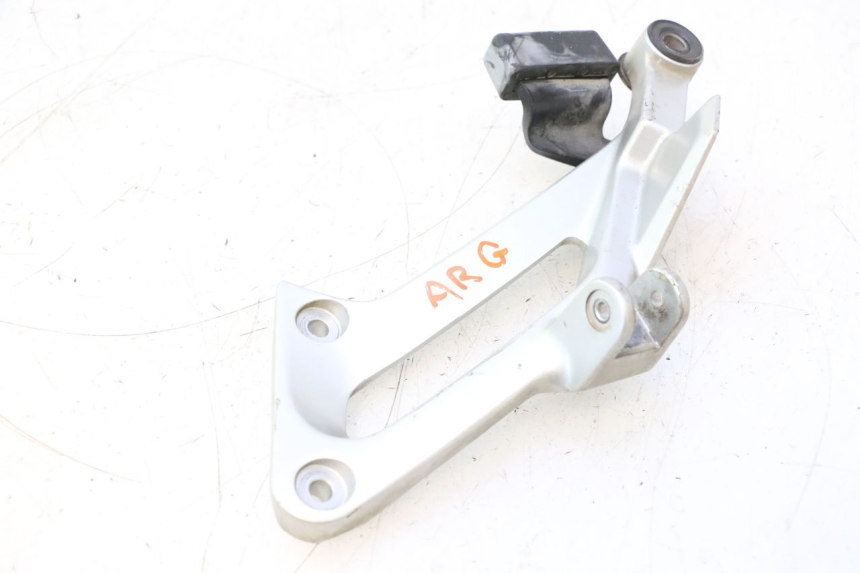 photo de REAR LEFT FOOTREST MOUNT YAMAHA FJR 1300 (2001 - 2005) - Product overview