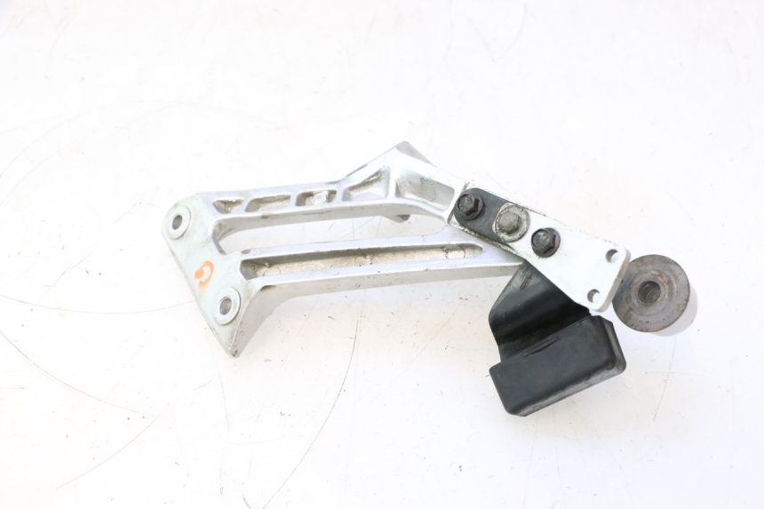 photo de REAR LEFT FOOTREST MOUNT YAMAHA FJR 1300 (2001 - 2005) - Zoom on usage condition