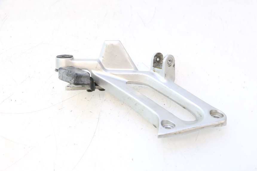 photo de REAR LEFT FOOTREST MOUNT YAMAHA FJR 1300 (2001 - 2005) - Technical close-up