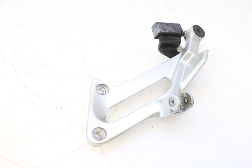 photo de REAR LEFT FOOTREST MOUNT YAMAHA FJR 1300 (2001 - 2005) - Product overview