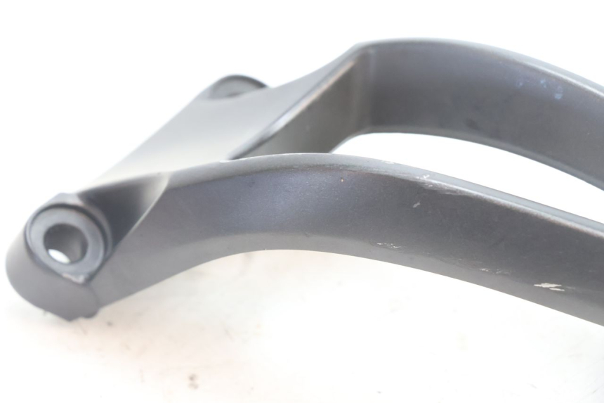 photo de REAR LEFT FOOTREST MOUNT YAMAHA FZ8 800 (2010 - 2016) - Zoom on usage condition