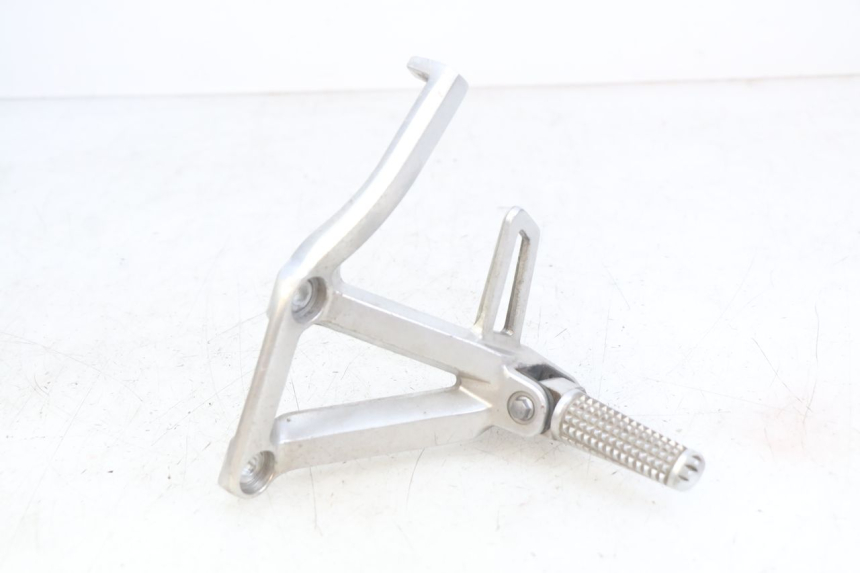 photo de LEFT REAR FOOTREST MOUNT YAMAHA FZS FAZER 600 (1998 - 2001) - Main view