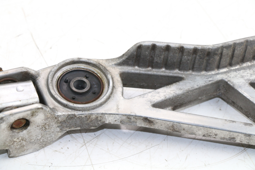 photo de REAR LEFT FOOTREST MOUNT YAMAHA FZX FAZER 750 (1987 - 1998) - Distinctive features