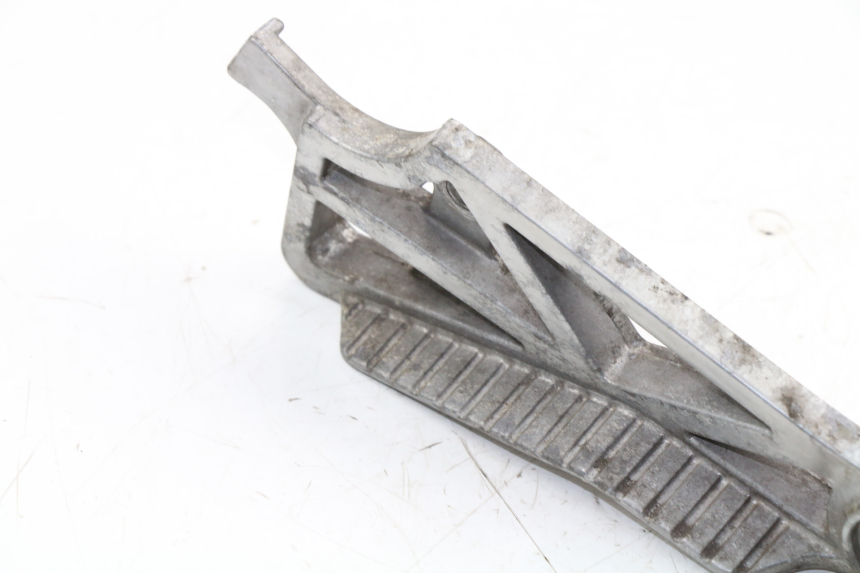 photo de REAR LEFT FOOTREST MOUNT YAMAHA FZX FAZER 750 (1987 - 1998) - Component zoom