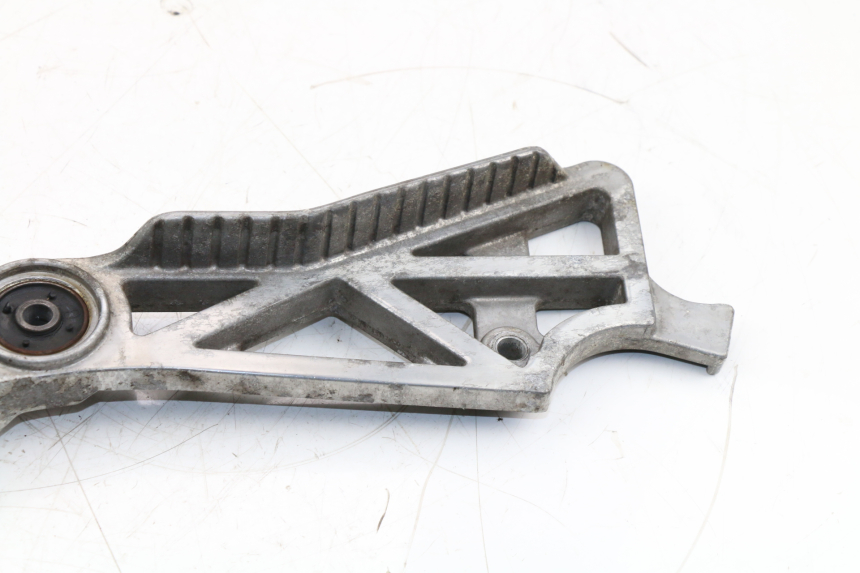 photo de REAR LEFT FOOTREST MOUNT YAMAHA FZX FAZER 750 (1987 - 1998) - Technical close-up