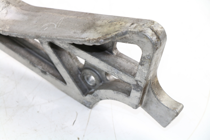 photo de REAR LEFT FOOTREST MOUNT YAMAHA FZX FAZER 750 (1987 - 1998) - Fixing points details