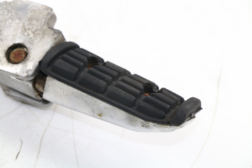 photo de REAR LEFT FOOTREST MOUNT YAMAHA FZX FAZER 750 (1987 - 1998) - High-resolution close-up