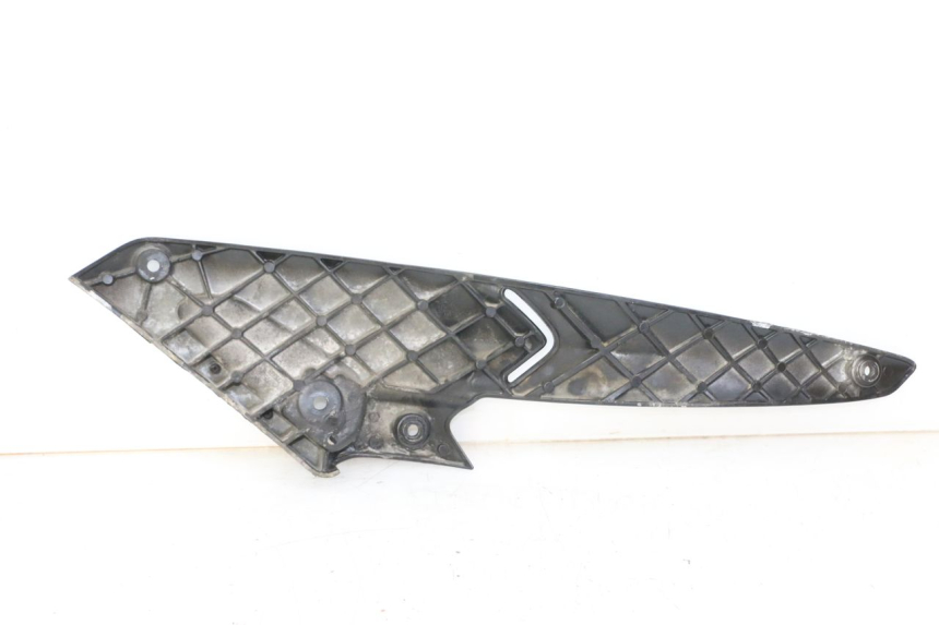 photo de REAR LEFT FOOTREST MOUNT GILERA NEXUS 300 (2008 - 2013) - Zoom on usage condition