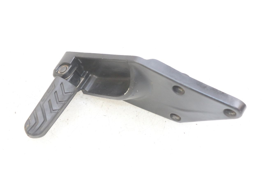 photo de LEFT REAR FOOTREST MOUNTING PLATE GILERA GP 800 (2007 - 2013) - Main view