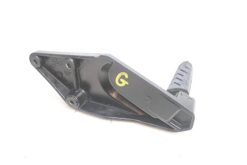 photo de LEFT REAR FOOTREST MOUNTING PLATE GILERA GP 800 (2007 - 2013) - Surface and material condition