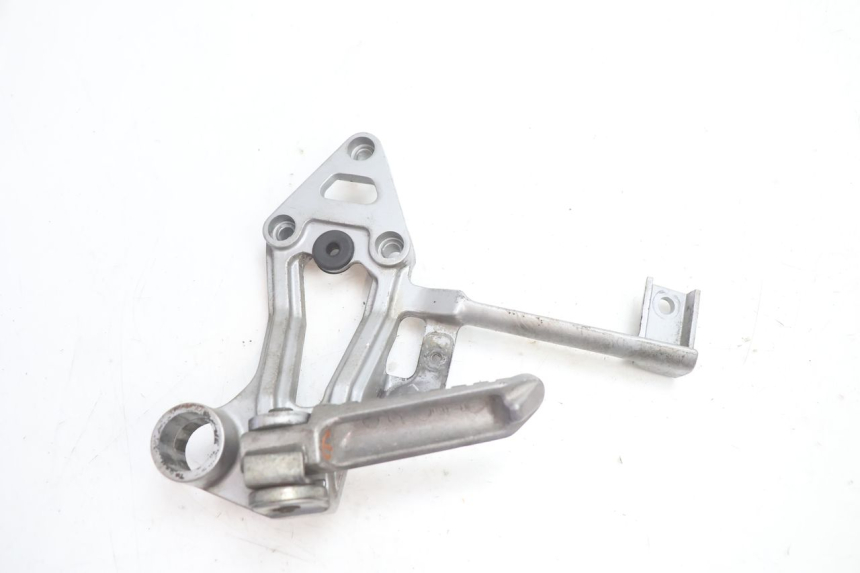photo de REAR LEFT FOOTREST MOUNT KAWASAKI GPX F ZX750F 750 (1986 - 1990) - Alternative perspective