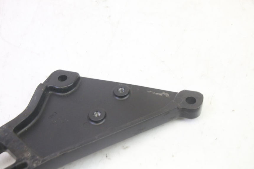 photo de REAR LEFT FOOTREST MOUNT KAWASAKI GPZ RX 1000 (1986 - 1988) - Surface and material condition