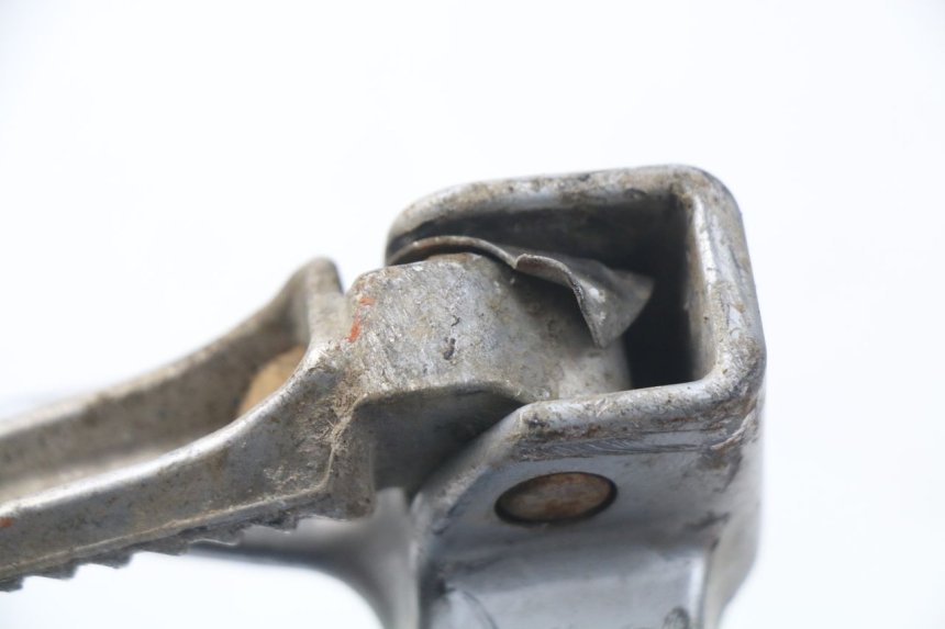 photo de REAR LEFT FOOTREST MOUNT SUZUKI GSX-R GSXR 600 (2001 - 2003) - Component detail