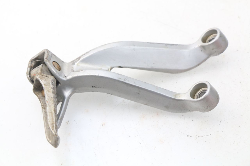 photo de REAR LEFT FOOTREST MOUNT SUZUKI GSX-R GSXR 600 (2001 - 2003) - Fixing points details