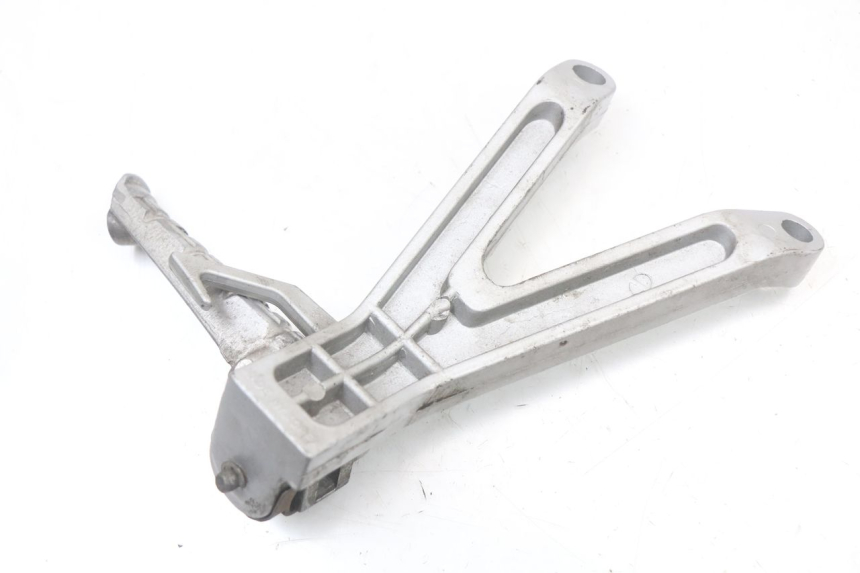 photo de REAR LEFT FOOTREST MOUNT HYOSUNG GTR 125 (2006 - 2008) - Technical close-up