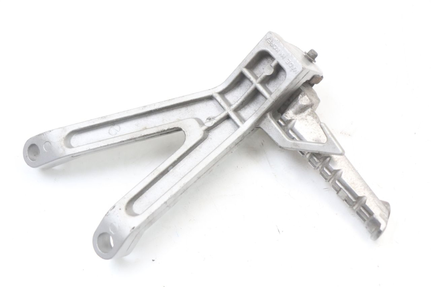 photo de REAR LEFT FOOTREST MOUNT HYOSUNG GTR 125 (2006 - 2008) - Product overview