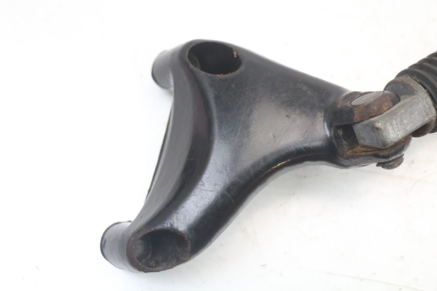 photo de REAR LEFT FOOTREST MOUNT HARLEY DAVIDSON SPORTSTER XL CUSTOM 883 (1999 - 2006) - Component detail