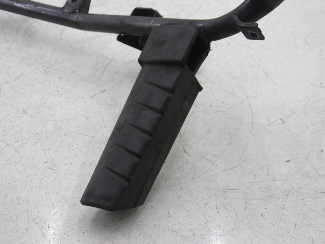 photo de REAR LEFT FOOTREST MOUNT HONDA FES PANTHEON 125 (2003 - 2007) - Zoom on usage condition