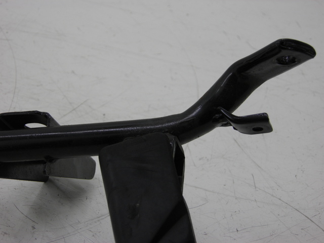 photo de REAR LEFT FOOTREST MOUNT HONDA FES S-WING SWING ABS 125 (2007 - 2015) - Distinctive features