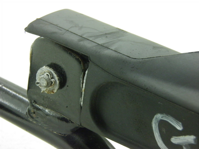 photo de REAR LEFT FOOTREST MOUNT HONDA FES S-WING SWING ABS 125 (2007 - 2015) - Technical close-up