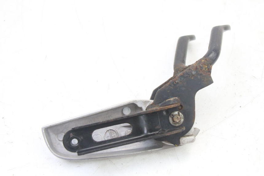 photo de REAR LEFT FOOTREST MOUNT HONDA PCX (JF57/JF64) 125 (2014 - 2018) - Fixing points details