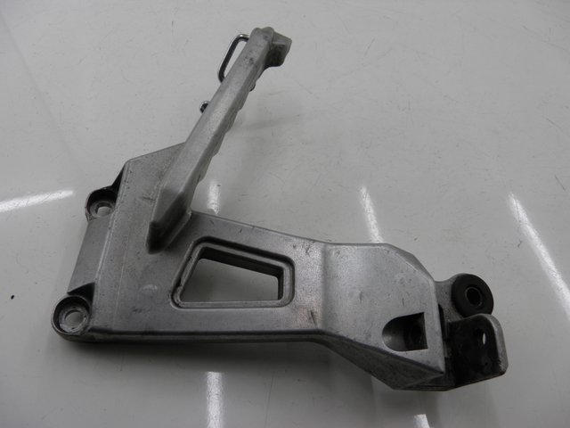 photo de REAR LEFT FOOTREST MOUNT HONDA VFR 750 (1990 - 1993) - Main view
