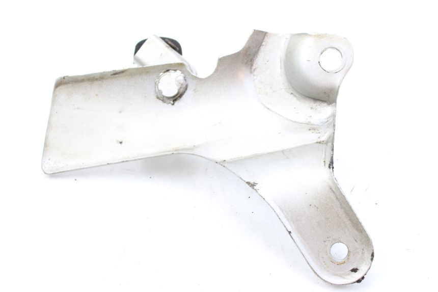 photo de LEFT REAR FOOTREST MOUNTING PLATE SYM HUSKY 125 (1999 - 2005) - Zoom on usage condition