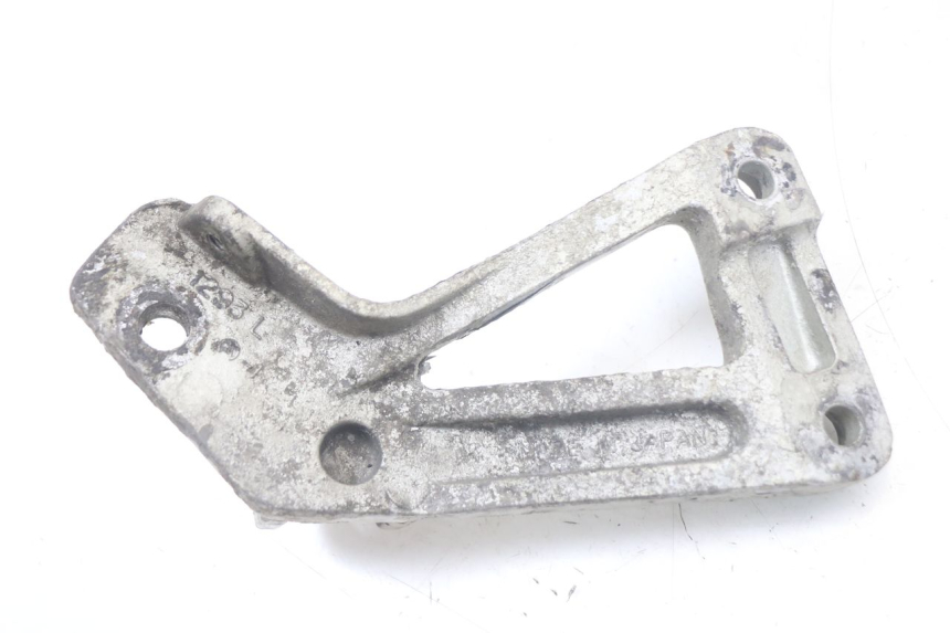 photo de REAR LEFT FOOTREST MOUNT KAWASAKI GTR 1000 (1994 - 2004) - Alternative perspective
