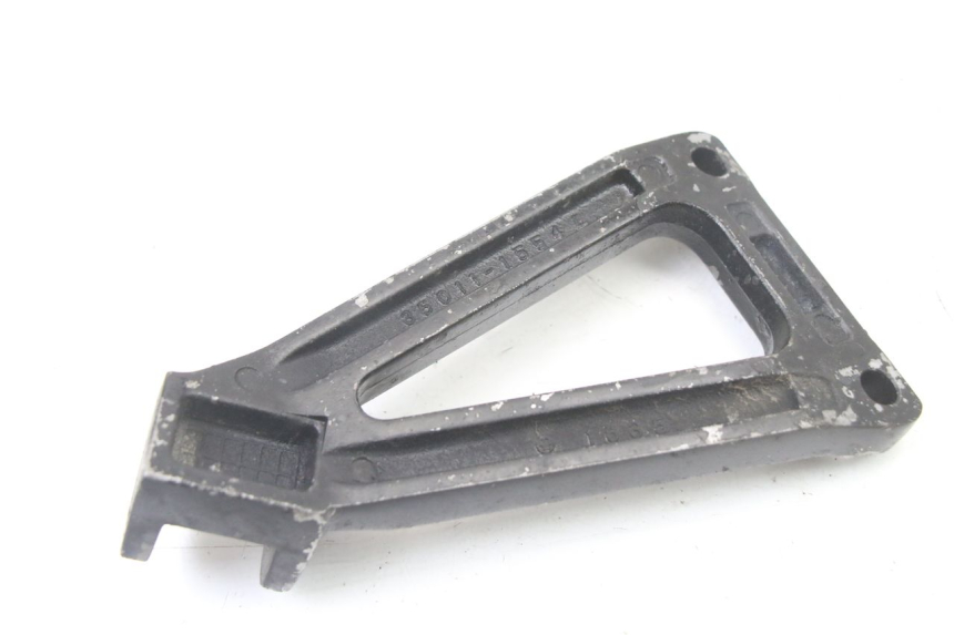 photo de REAR LEFT FOOTREST MOUNT KAWASAKI ZR7 ZR-7 S 750 (1999 - 2004) - Zoom on usage condition