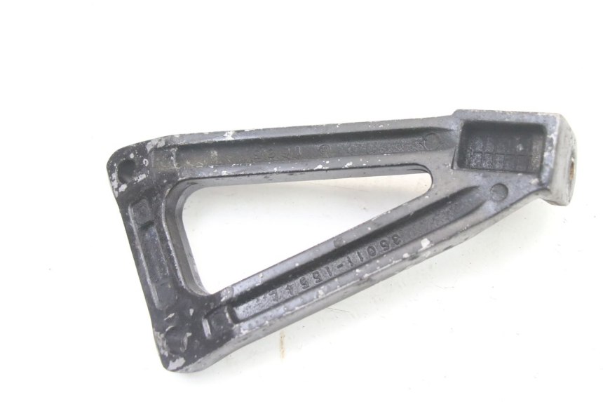 photo de REAR LEFT FOOTREST MOUNT KAWASAKI ZR7 ZR-7 S 750 (1999 - 2004) - Alternative perspective