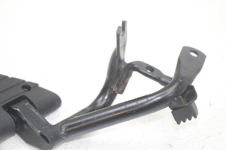 photo de REAR LEFT FOOTREST MOUNT KYMCO PEOPLE S 125 (2000 - 2008) - Zoom on usage condition
