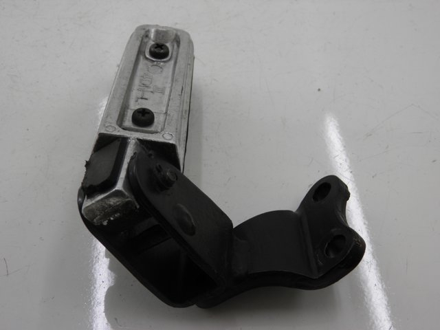 photo de REAR LEFT FOOTREST MOUNT MBK SKYCRUISER 125 (2006 - 2009) - Zoom on usage condition