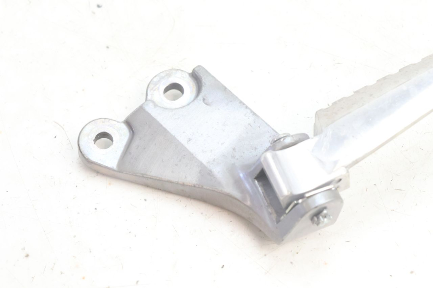 photo de REAR LEFT FOOTREST MOUNT YAMAHA N-MAX NMAX 125 (2021 - 2024) - Component detail