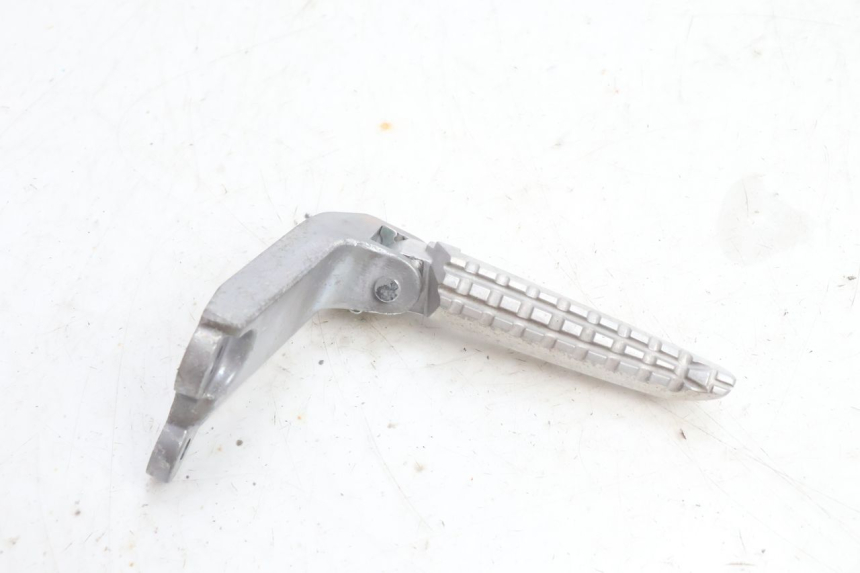 photo de REAR LEFT FOOTREST MOUNT YAMAHA N-MAX NMAX 125 (2021 - 2024) - Alternative perspective