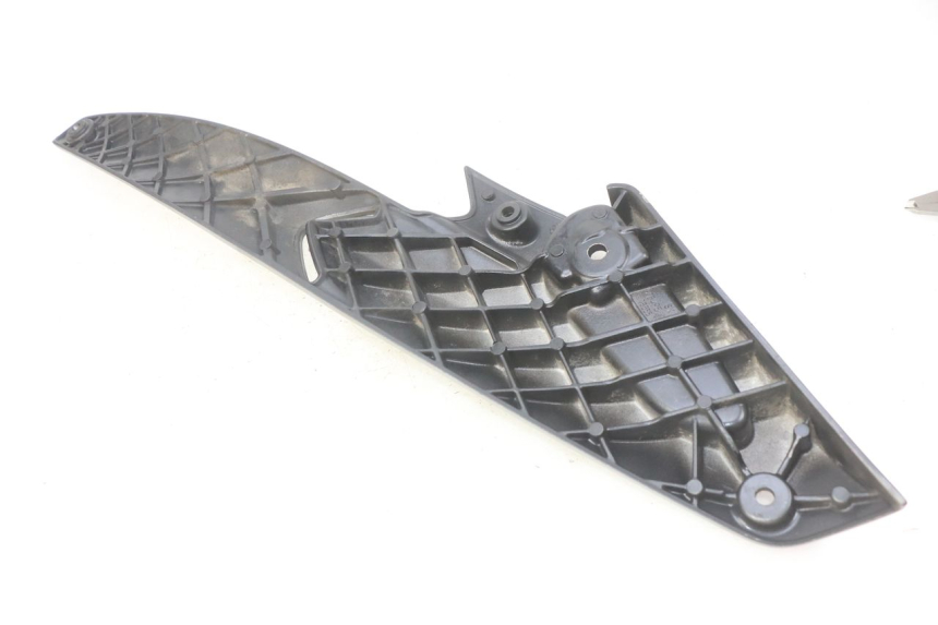 photo de REAR LEFT FOOTREST BRACKET GILERA NEXUS 125 (2009 - 2013) - Technical close-up