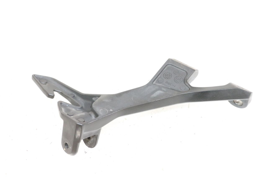 photo de REAR LEFT FOOTREST MOUNT KAWASAKI NINJA 400 (2018 - 2023) - Zoom on usage condition