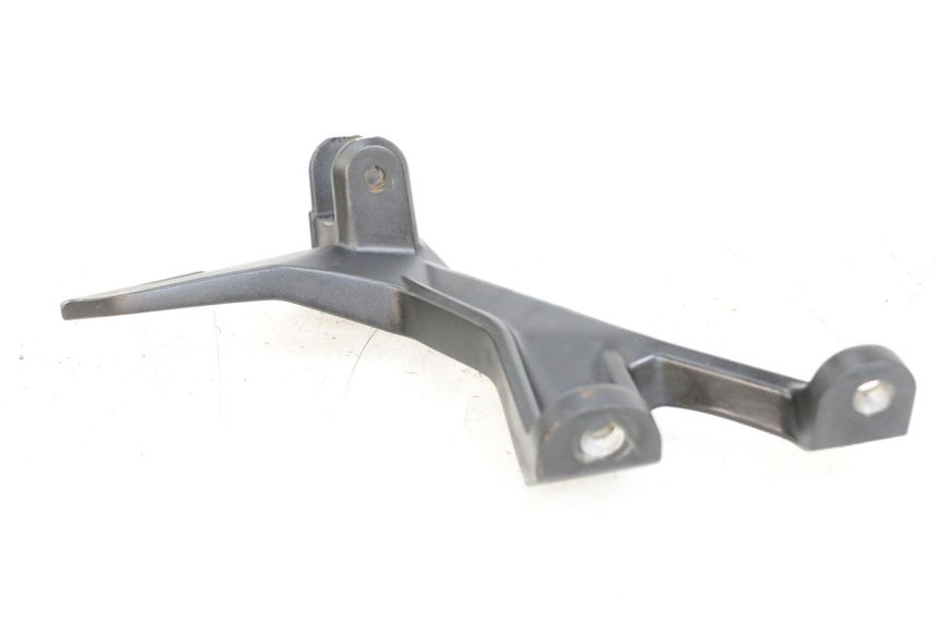 photo de REAR LEFT FOOTREST MOUNT KAWASAKI NINJA 400 (2018 - 2023) - Alternative perspective