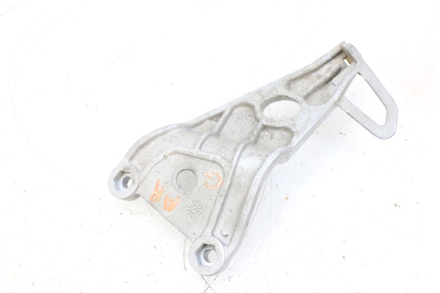 photo de REAR LEFT FOOTREST MOUNT HONDA NSR R 125 (1994 - 2003) - Component detail
