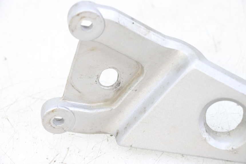 photo de REAR LEFT FOOTREST MOUNT HONDA NSR R 125 (1994 - 2003) - Product overview