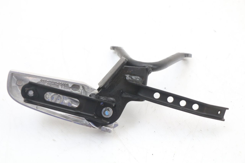 photo de REAR LEFT FOOTREST MOUNT HONDA PCX (JF28) 125 (2009 - 2011) - Zoom on usage condition