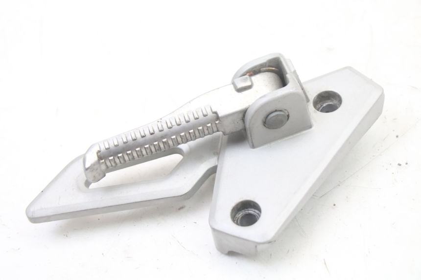 photo de REAR LEFT FOOTREST MOUNT PEUGEOT SPEEDFIGHT 3 LC 2T 50 (2009 - 2015) - Technical close-up