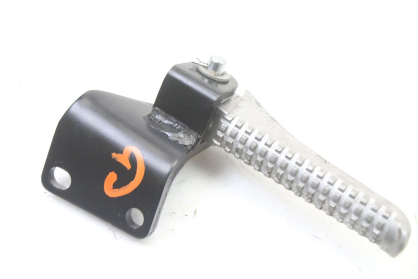 photo de REAR LEFT FOOTREST MOUNT PIAGGIO NRG POWER PUREJET 50 (2018 - 2021) - Zoom on usage condition