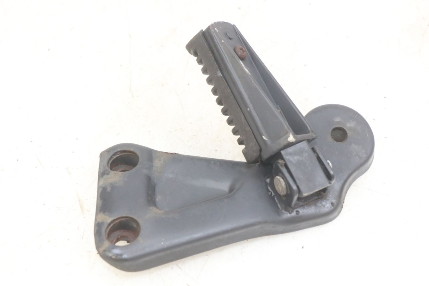 photo de REAR LEFT FOOTREST BRACKET YAMASAKI ROADSTER 50 (2013 - 2018) - Component detail