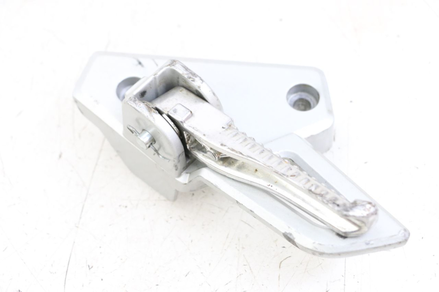 photo de REAR LEFT FOOTREST MOUNT PEUGEOT SPEEDFIGHT 4 2T 50 (2015 - 2019) - Technical close-up