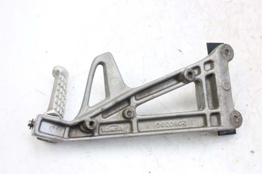 photo de LEFT REAR FOOTREST MOUNT TRIUMPH SPRINT ST 955 (1999 - 2001) - Component detail
