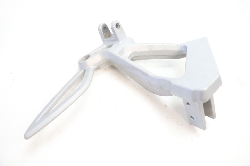 photo de REAR LEFT FOOTREST MOUNT CAN-AM SPYDER RS 1000 (2008 - 2012) - Zoom on usage condition