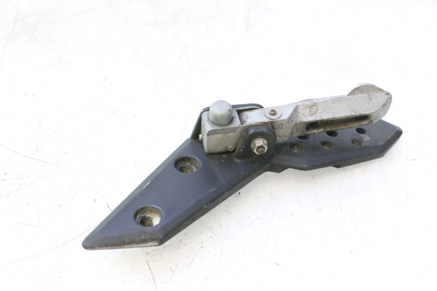 photo de REAR LEFT FOOTREST MOUNT KYMCO SUPER 8 2T 50 (2007 - 2013) - Fixing points details